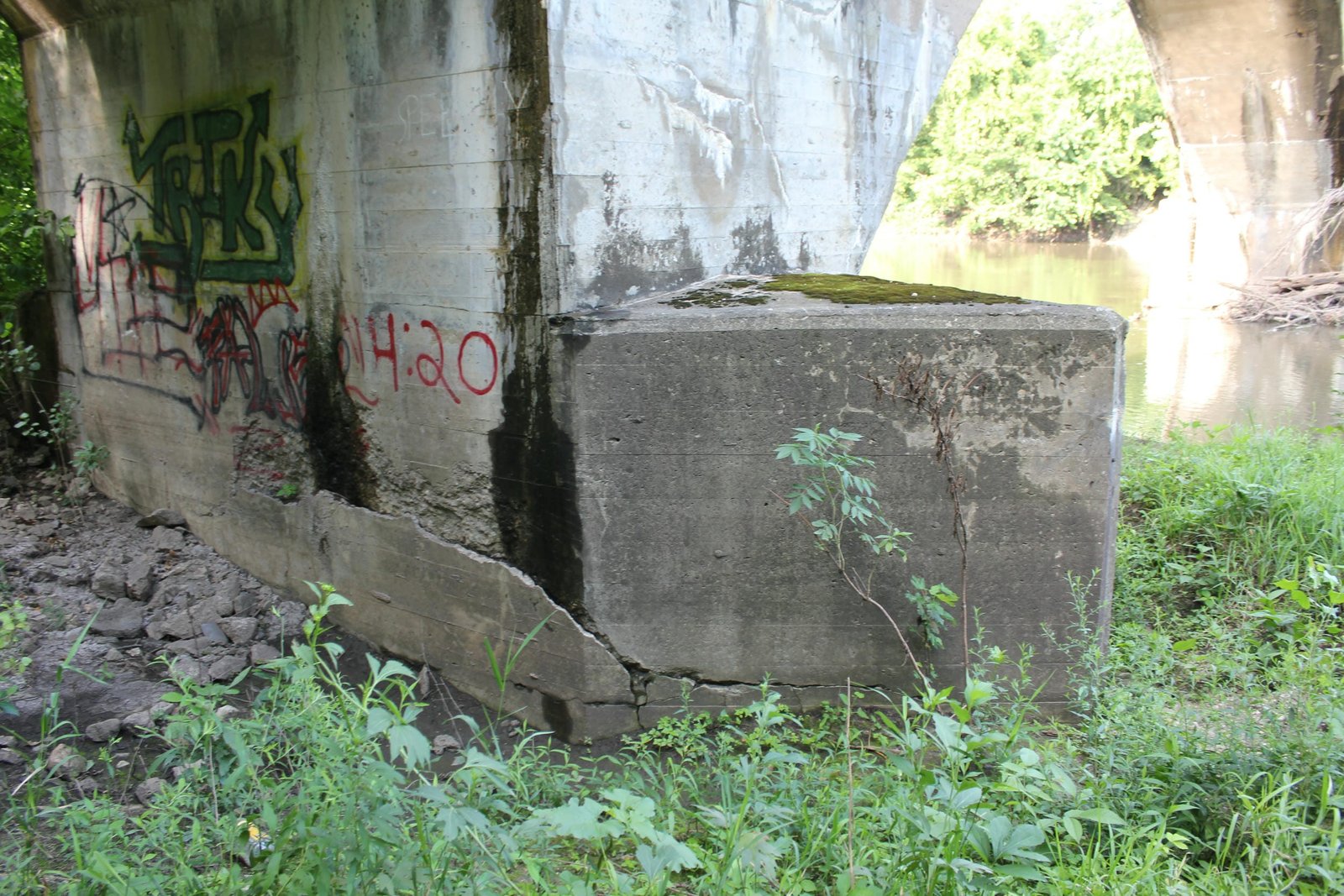 Angled nose at base of pier